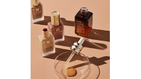 φωτοφραφία του Advanced Night Repair με το Double Wear Stay In Place Foundation